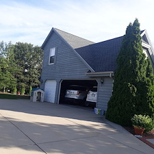 Another-happy-customer-on-their-Cedar-siding-painting-transformation 3